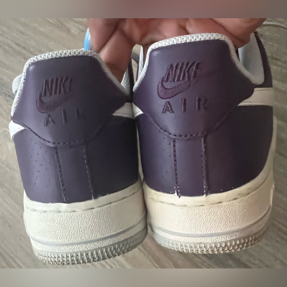 NIKE AIR FORCE 1 07 
NEUTRAL GREY-WHITE-WINE - Picture 8 of 9
